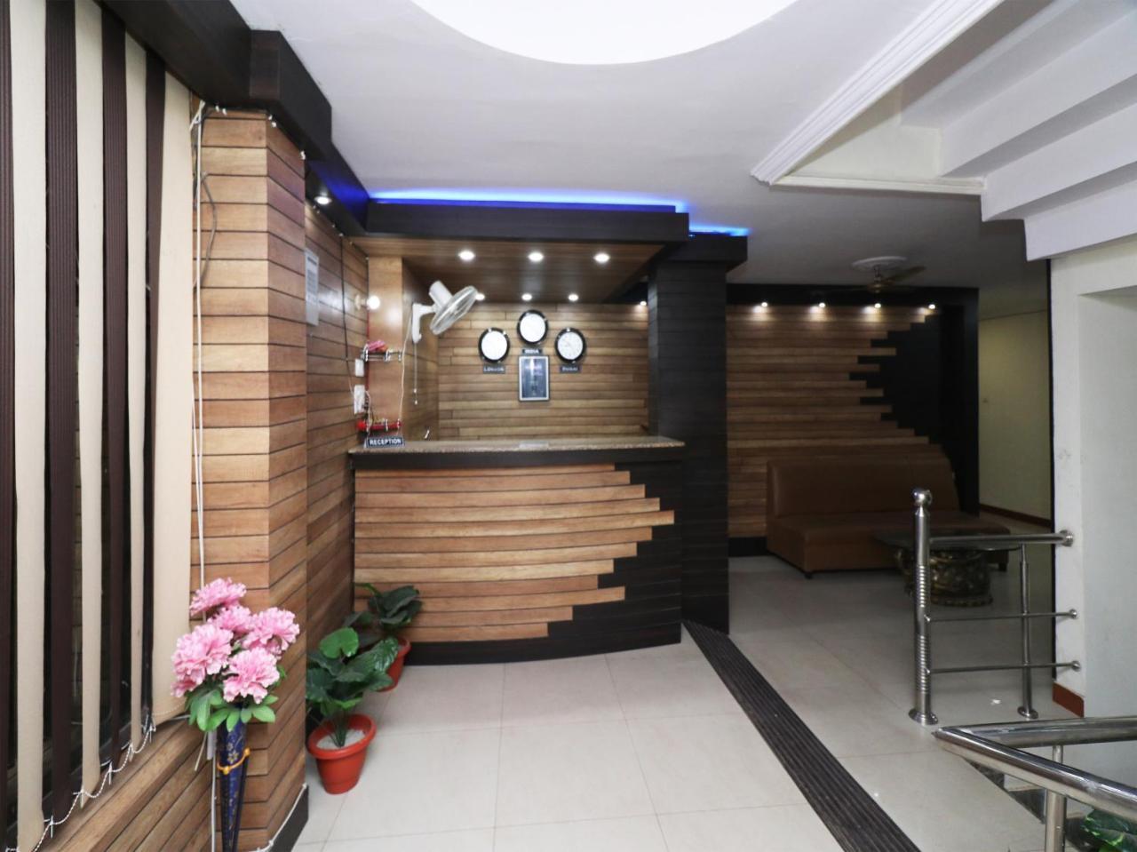 Oyo 23009 Hotel Maxx Lucknow Exterior photo
